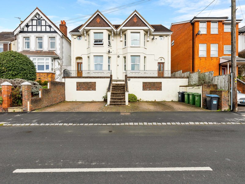 2 Bed Apartment For Sale in Redhill